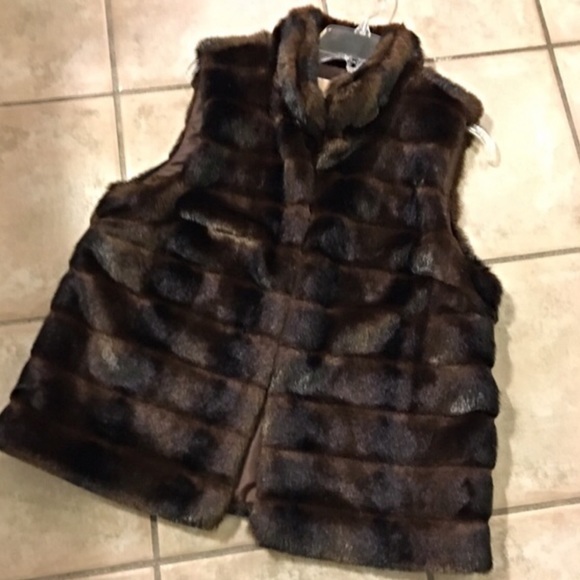 MICHAEL KORS FAUX FUR VEST NWOT LARGE - Picture 2 of 16